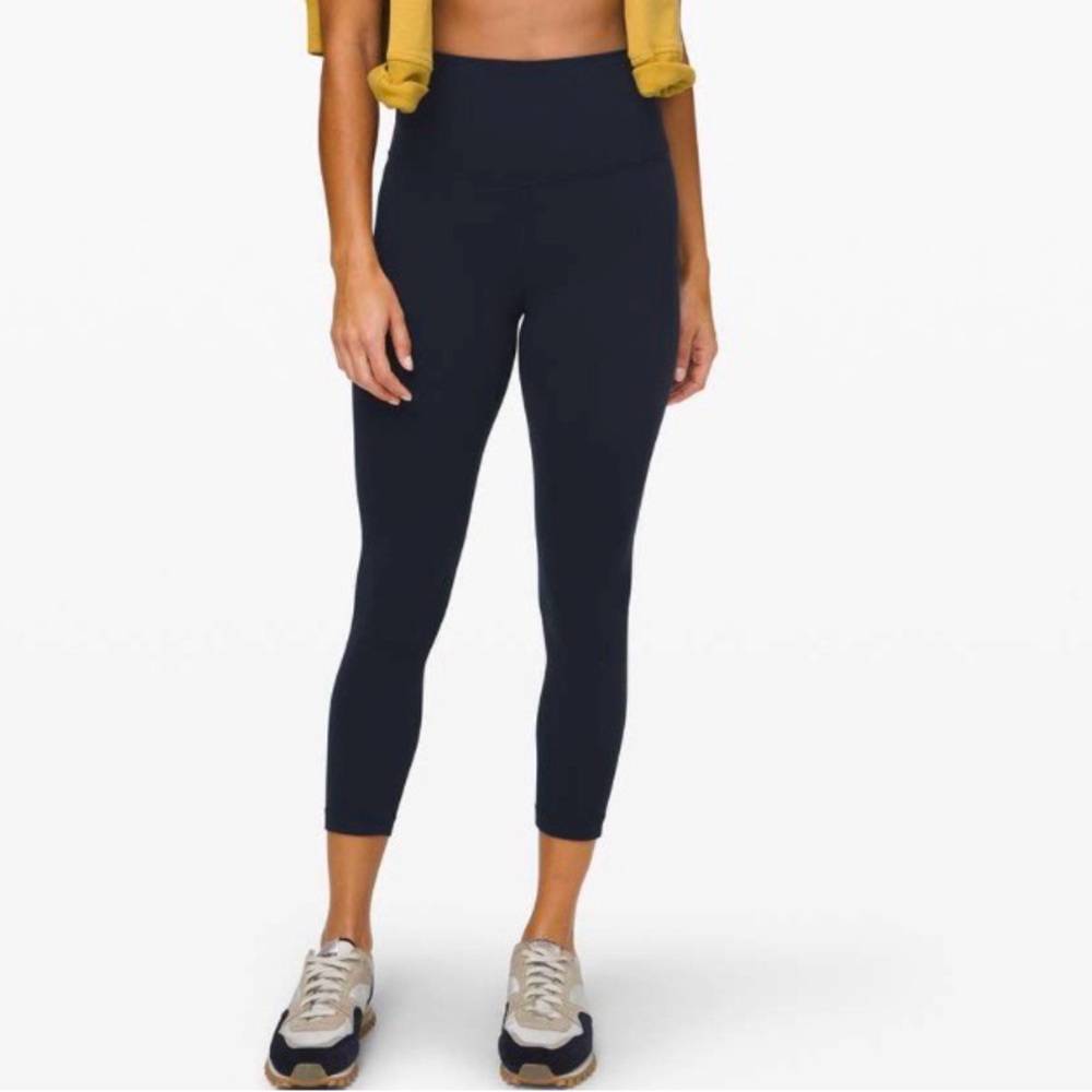 Lululemon sz 10 Align Crop 23" True Navy good pre owned condition